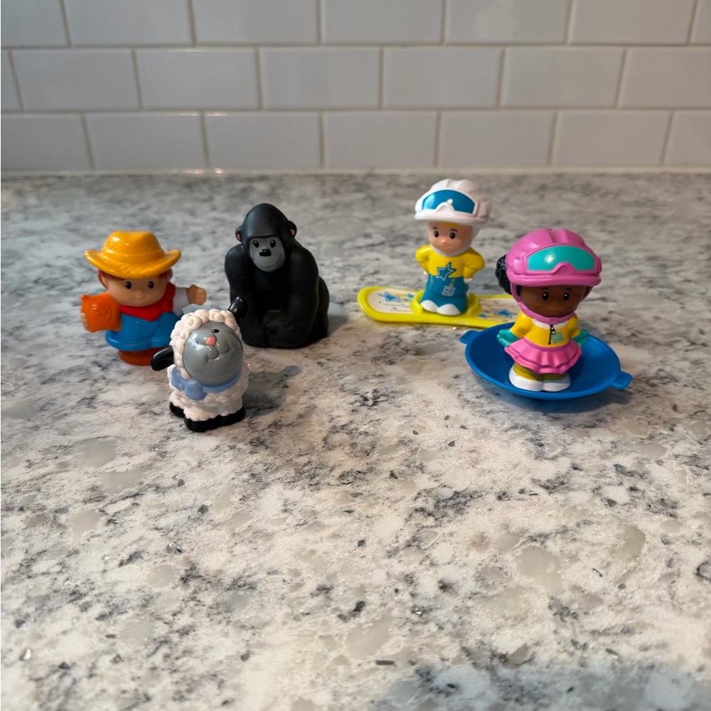 Adventure Playset with Figures - Multicolor